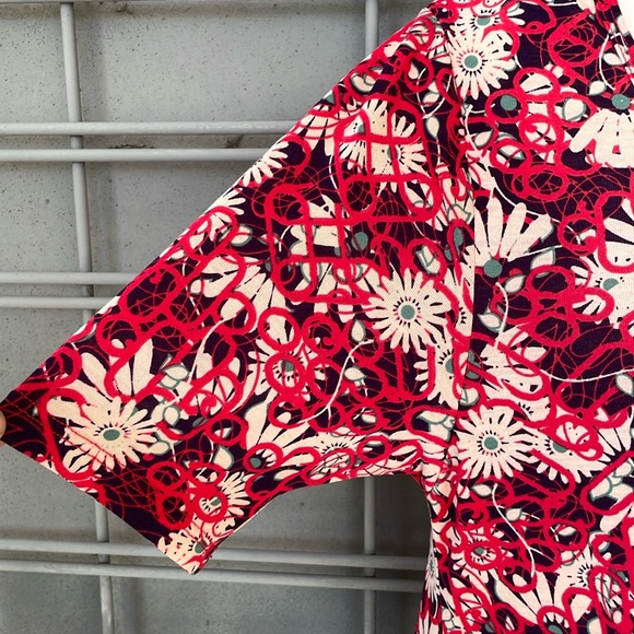 LulaRoe Geometric  & Floral Printed Perfect T High Low Top-#0226 - Picture 4 of 12